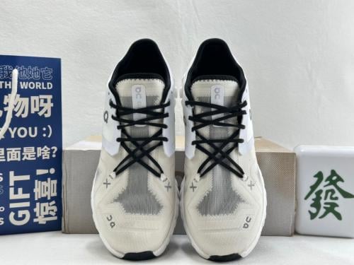 حذاء رياضي رجالي ماركة " on Running "