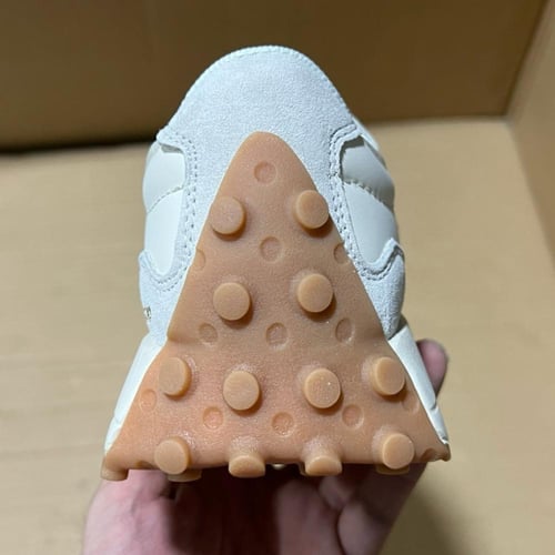 حذاء " نيو بالانس " للجنسين