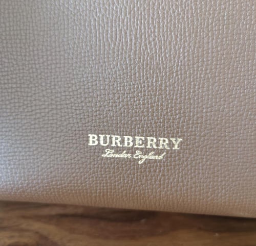 شنطة " بربري " نسائية