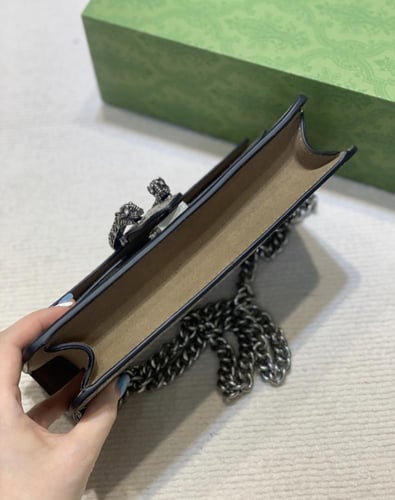 شنطة " قوتشي " نسائيه