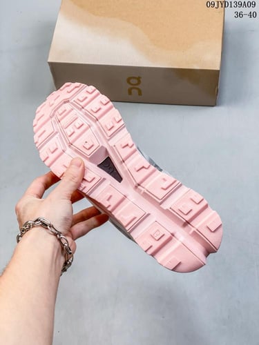 حذاء " on Running " للنساء