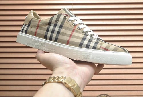 حذاء " بربري" للجنسين