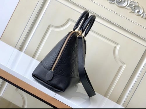 شنطة " لويس ڤيتون" نسائيه