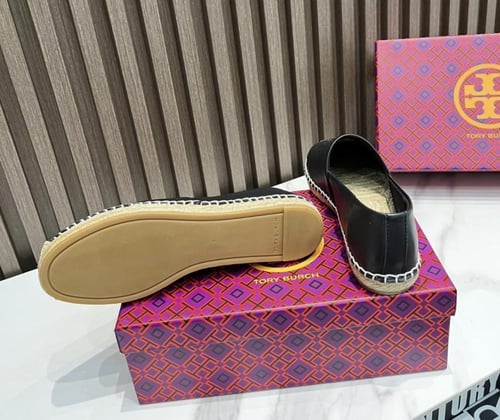 حذاء "توري بورش " نسائي