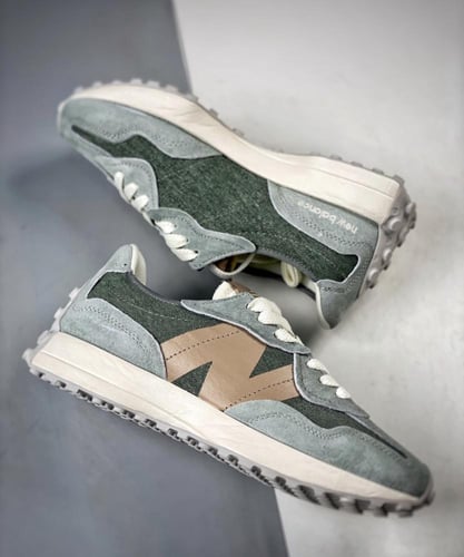 حذاء " نيو بالانس"