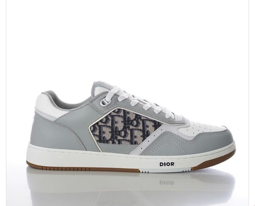 حذاء رجالي من " ديور "