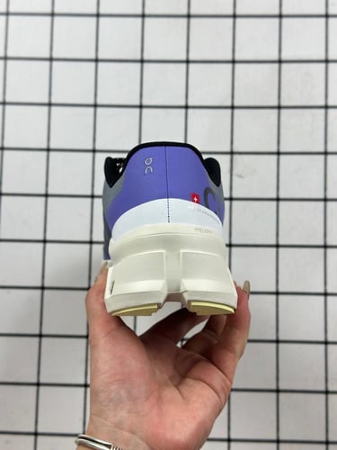 حذاء رياضي رجالي ماركة " on Running "