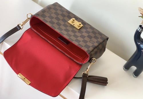 شنطة "لويس ڤيتون "