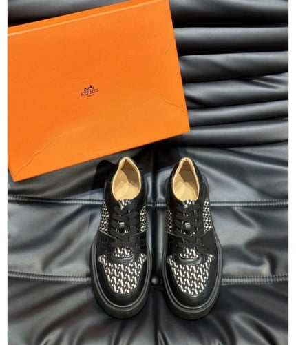 حذاء رجالي من "هيرمس"