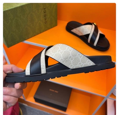 سليبر رجالي من " قوتشي "