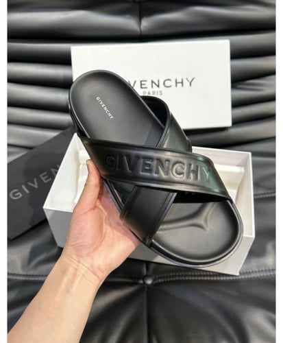 سليبر رجالي من " جيڤنشي "