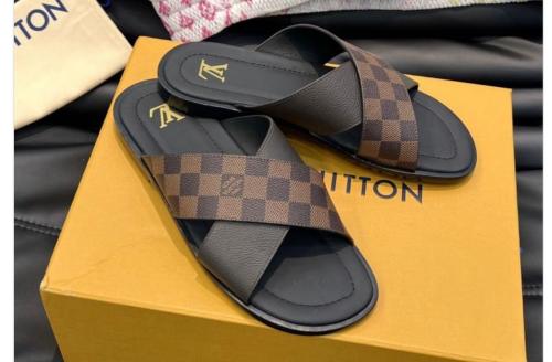 سليبر رجالي من " لويس ڤيتون"