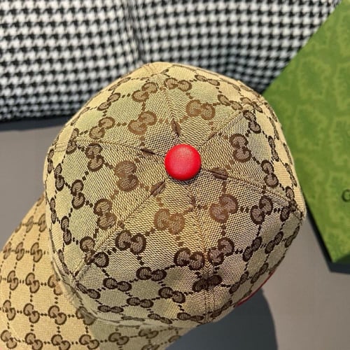 كاب " قوتشي " للجنسين