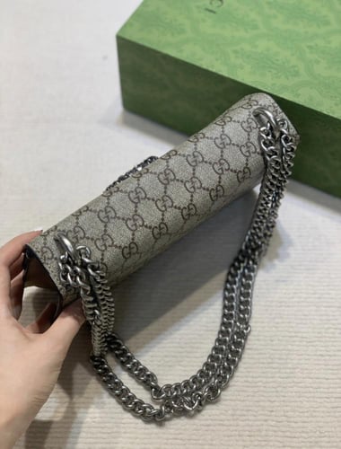 شنطة " قوتشي " نسائيه