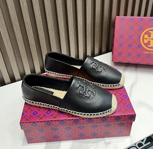 حذاء "توري بورش " نسائي