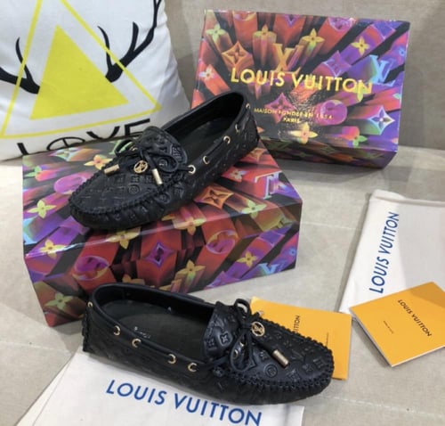 حذاء " لويس ڤيتون" نسائي