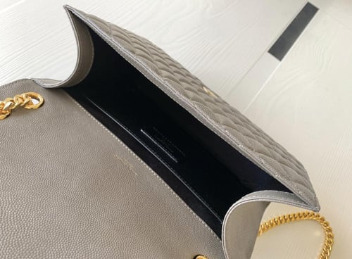 شنطة "سان لوران "