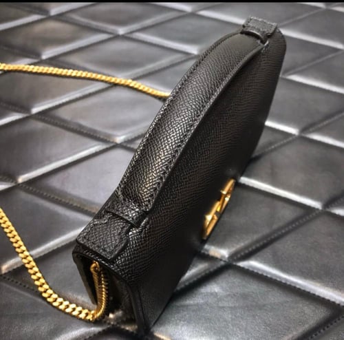 شنطة " ڤالنتينو" للنساء