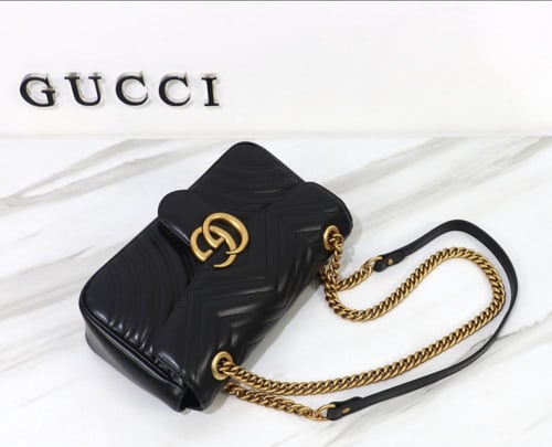 شنطة "قوتشي " نسائيه