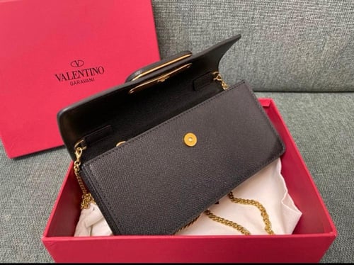 شنطة " ڤالنتينو" للنساء