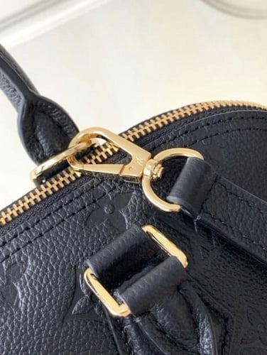 شنطة " لويس ڤيتون" نسائيه