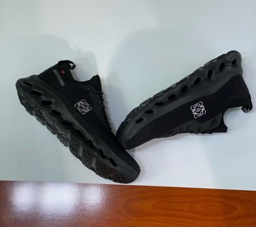 حذاء " on Running " للجنسين