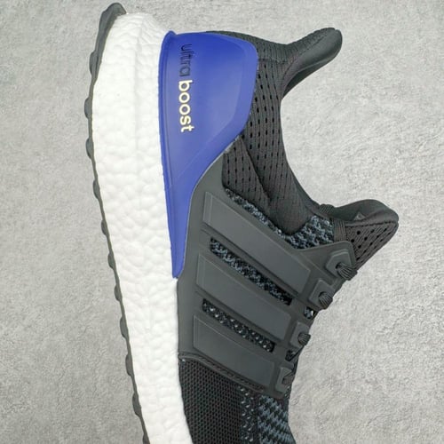 حذاء رياضي رجالي "Adidas Ultra-boost OG"