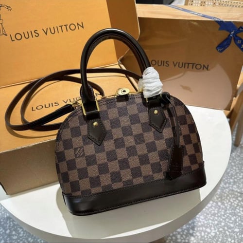 شنطة " لويس ڤيتون " نسائية