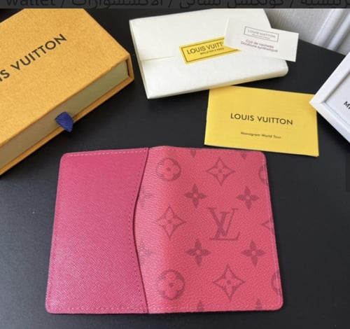 محفظة من " لويس ڤيتون "