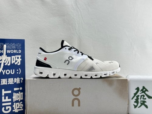 حذاء رياضي رجالي ماركة " on Running "