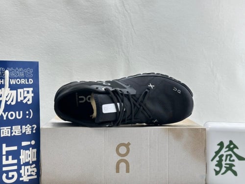 حذاء " on Running " للجنسين