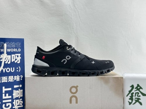 حذاء " on Running " للجنسين