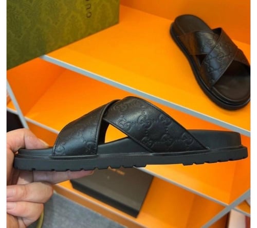 سليبر رجالي من " قوتشي"