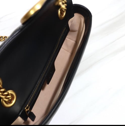 شنطة "قوتشي " نسائيه