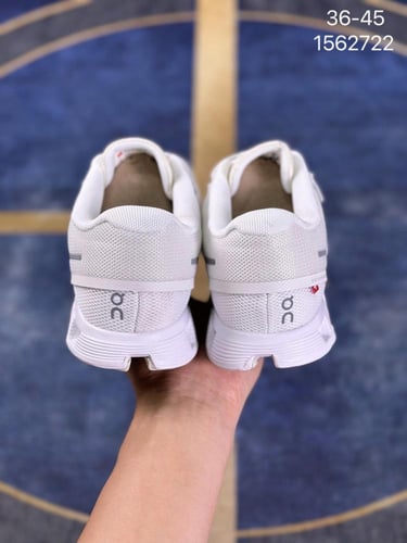 حذاء رياضي رجالي ماركة " on Running "