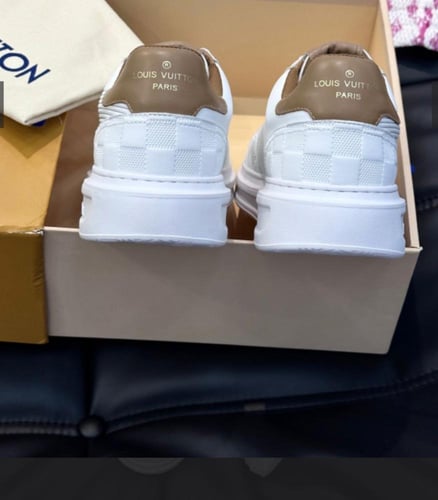 حذاء رجالي من " لويس ڤيتون"