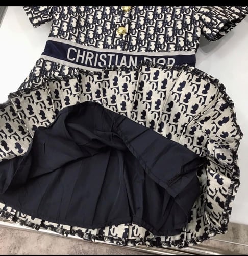 فستان " ديور"للاطفال"