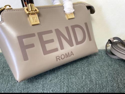 شنطة "فيندي "