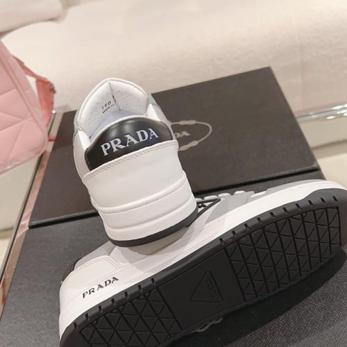 سنيكر برادا الجديد ss23(يتوفر عدة ألوان)