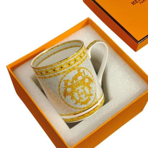 كوب سيراميك بشعار هيرميس وحدود بلون ذهبي