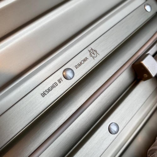 ريموا حقيبة سفر carry-on S بلون التيتانيوم