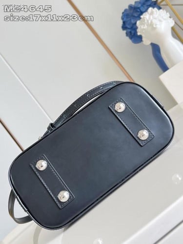 بي بي الما من لويس فيتون