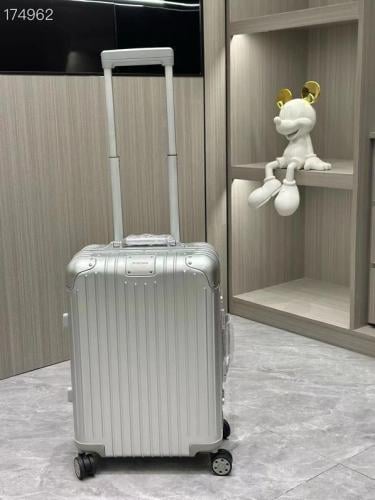 ريموا حقيبة سفر carry-on S بلون السيلفر