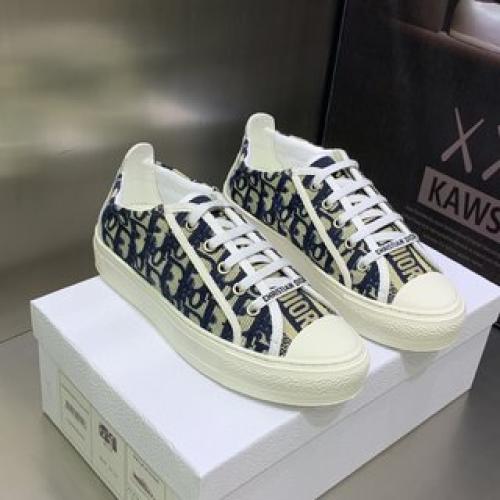 سنيكر ‏Walkn من ديور(يتوفر عدة ألوان)