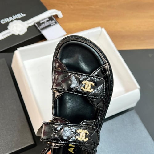 صندل شانيل الأكثر شهرة (يتوفر عدة ألوان)