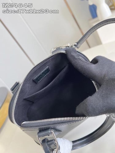 بي بي الما من لويس فيتون