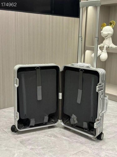 ريموا حقيبة سفر carry-on S بلون السيلفر