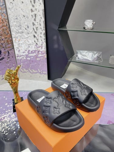 ال في سليبر منقوش من لويس فيتون