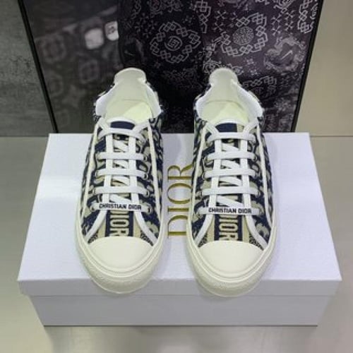 سنيكر ‏Walkn من ديور(يتوفر عدة ألوان)