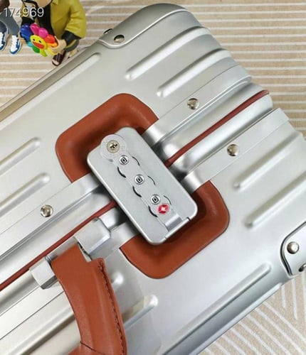 ريموا حقيبة سفر carry-on S